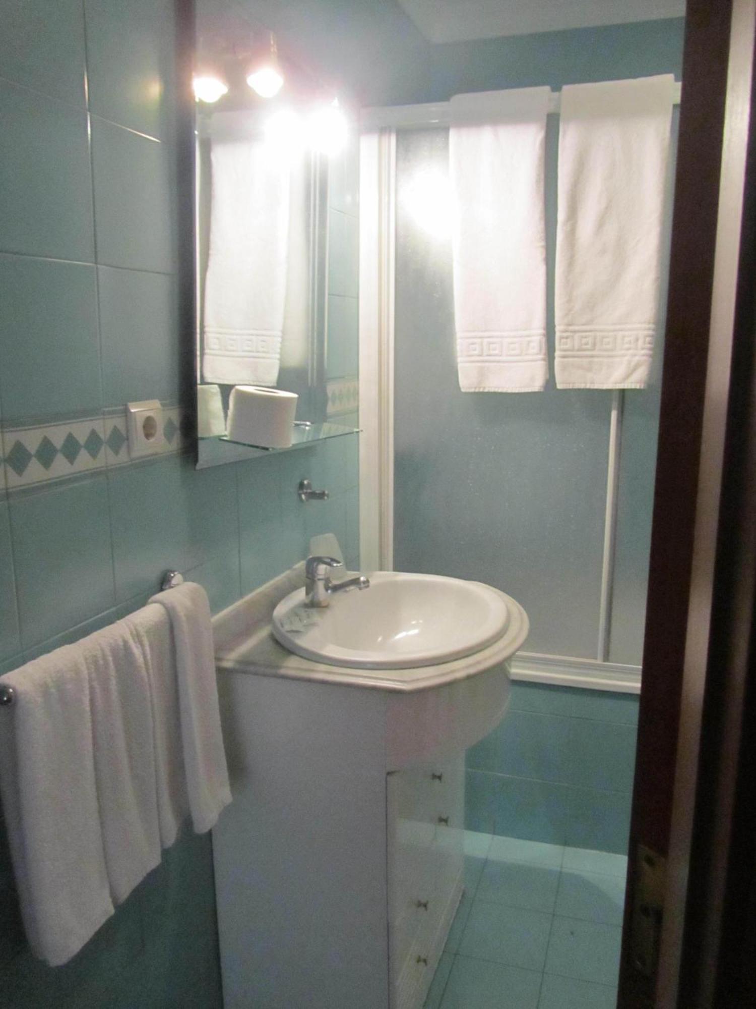 Hotel Residencia Filipe Guarda Habitación foto