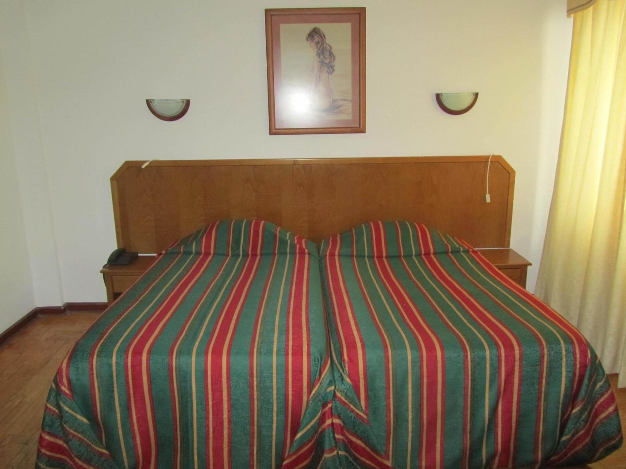 Hotel Residencia Filipe Guarda Habitación foto