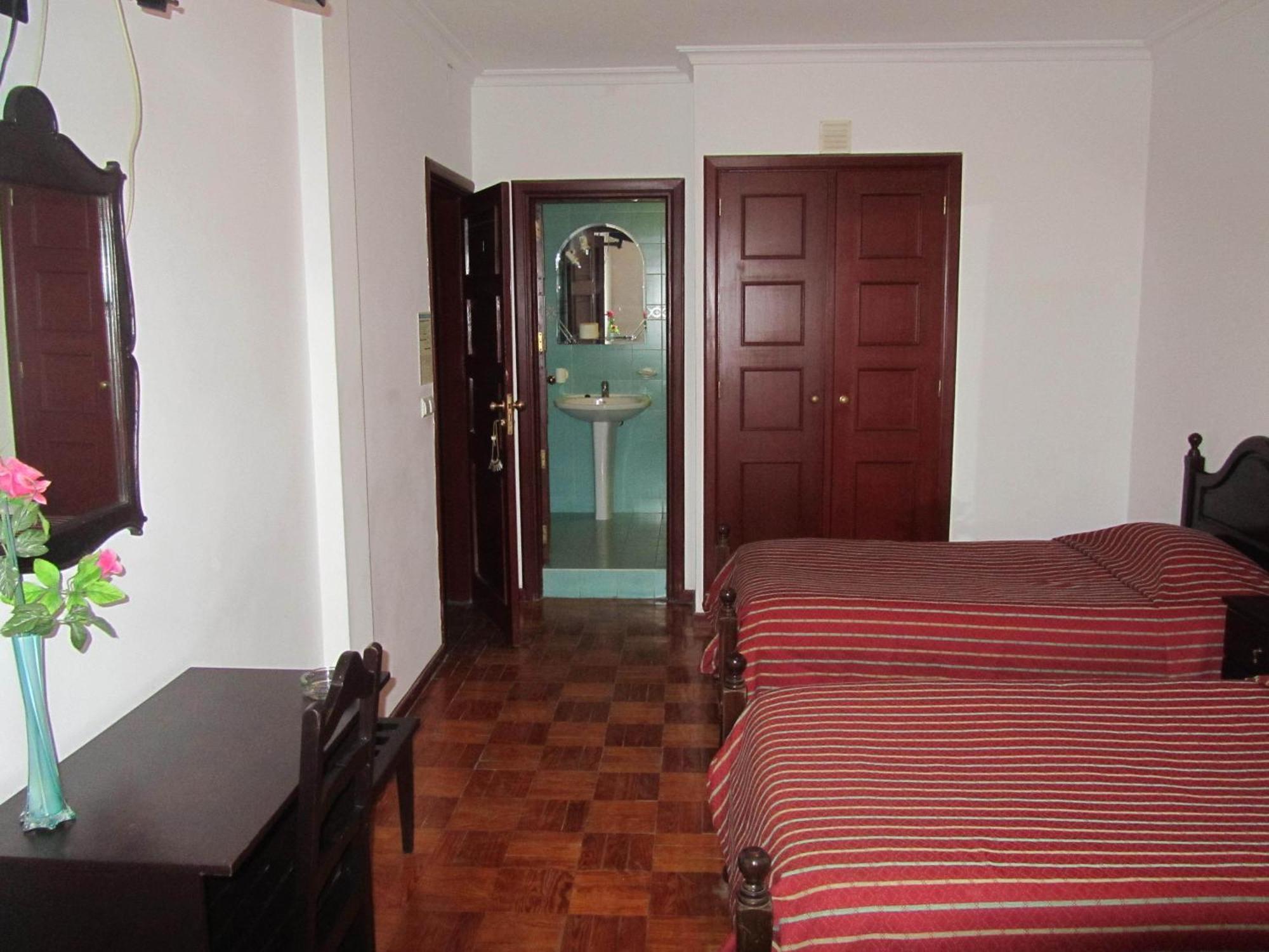 Hotel Residencia Filipe Guarda Habitación foto