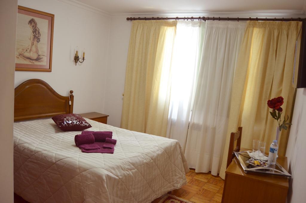 Hotel Residencia Filipe Guarda Habitación foto